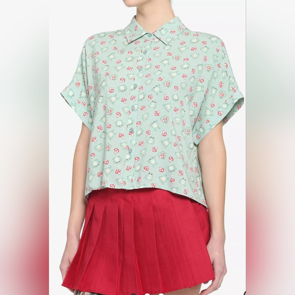 🌼B2G1🌼 Hot Topic Mint Green Frog Print Blouse